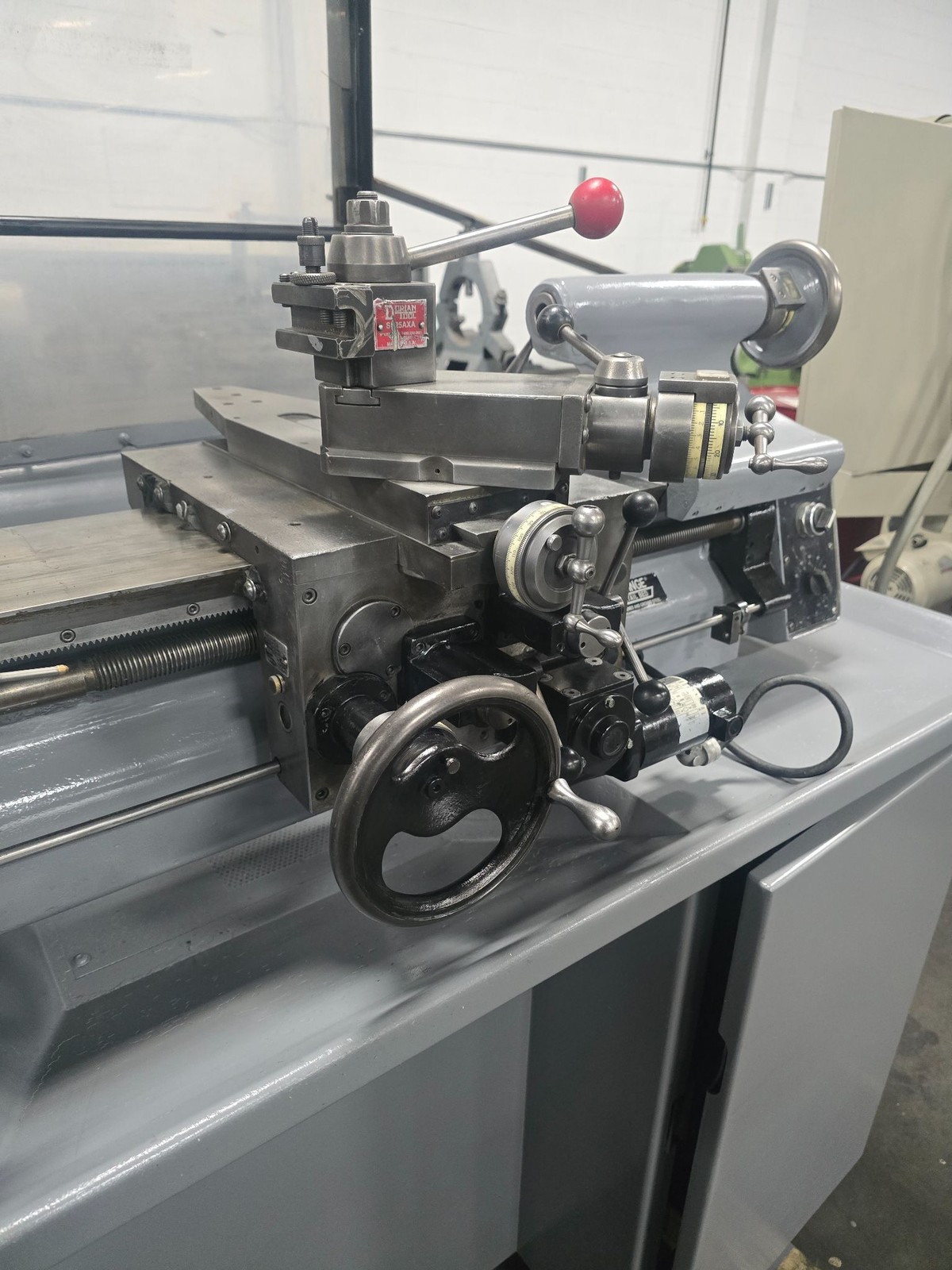 11”x18” Hardinge HLV-H-EM Tool Room Lathe w/Inch/Metric
