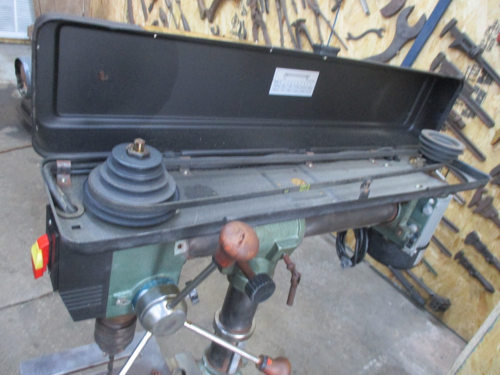 GRIZZLY G7945 BENCH TOP RADIAL ARM DRILL PRESS