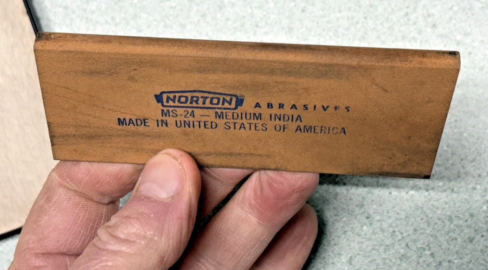 NORTON Medium India Round Edge Slip Stone FS24 Oil Sharpening Chisel Plane