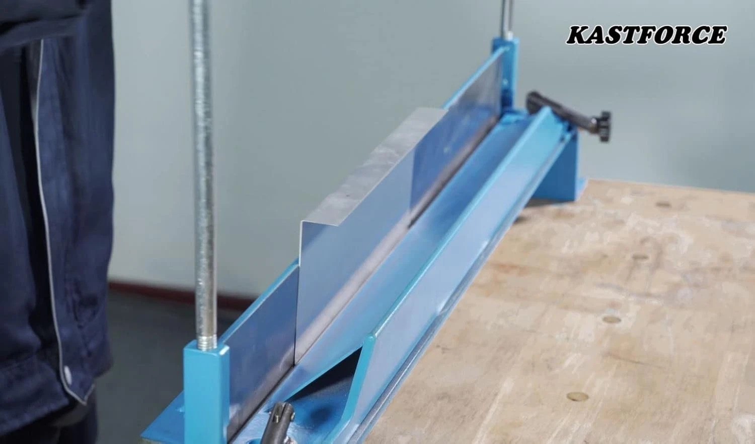 Heavy-Duty 28 Inch Steel Bender – Adjustable Metal Folding Brake 1.2mm Capacity