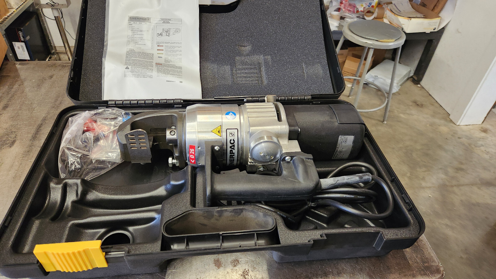 ENERPAC EBE26E 230V 37-Ton Electric Bar Cutter, 26mm/1.02″ Dia Cap. NEW IN BOX