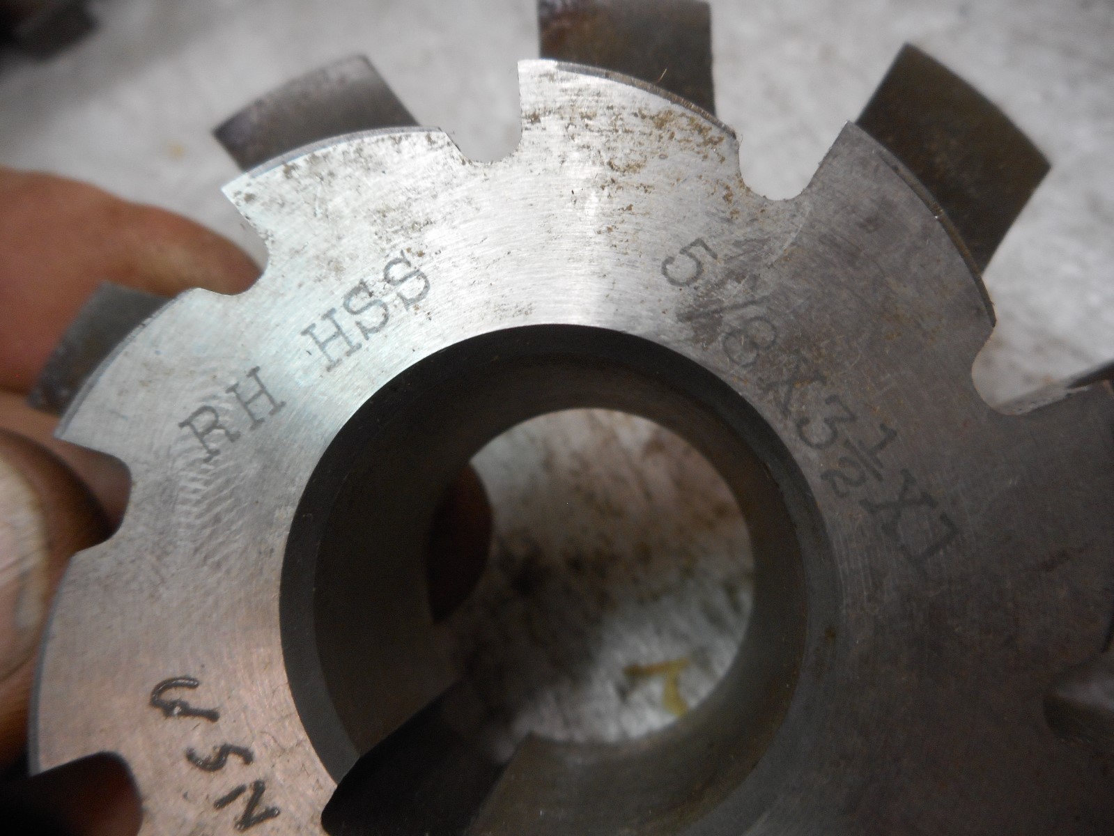 F & D 5/8″ RADIUS HS CORNER ROUNDING MILLING CUTTER, 3 1/2″ x 5/8R x 1 RH