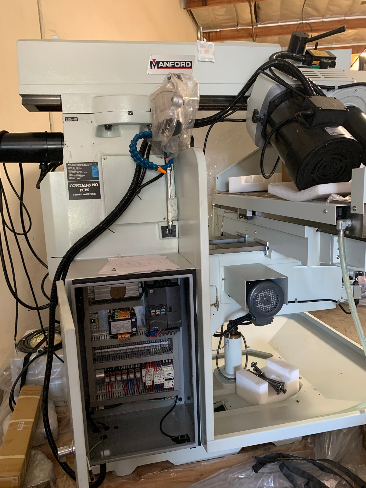 58″ Table HORIZONTAL / VERTICAL TURRET MILLING MODEL: VH-250VS-SP by Manford