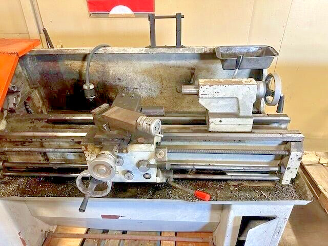 MSC VECTRAX LATHE WITH 3 & 4 JAW CHUNK , 72″L, MAX SPINDLE SPEED 2000 RPM, 3HP