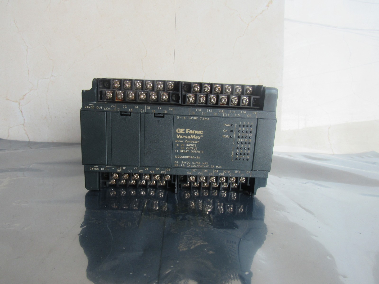 GE Fanuc Versa Max Micro Controller IC200UDR010-BA Lot # 4375 Listed by Mike