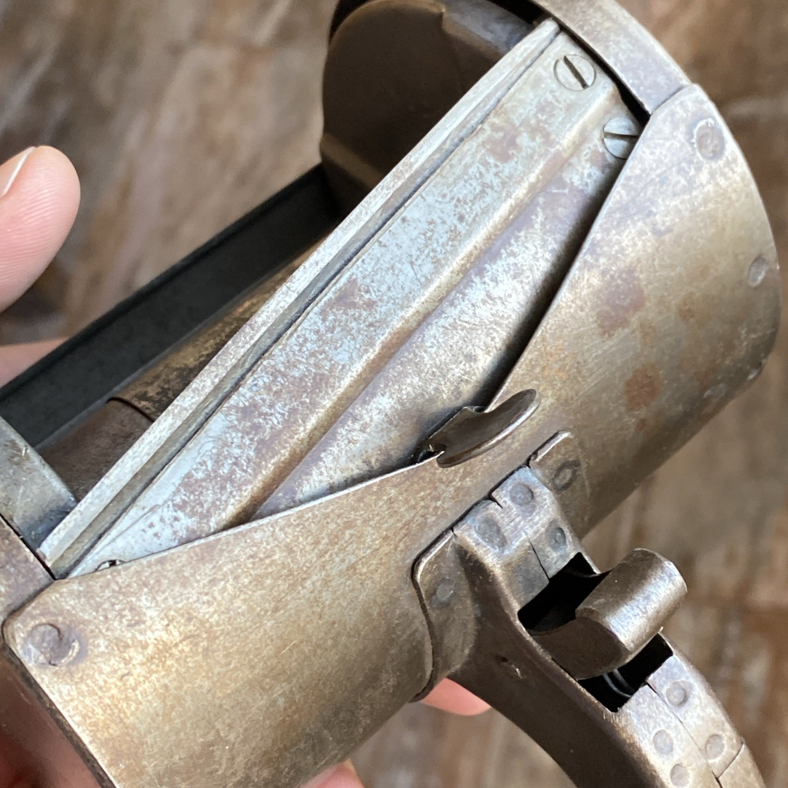 Vtg Hand Held Pistol Grip Thumb Close Tin Smith Roll Reel Feeder Dispenser