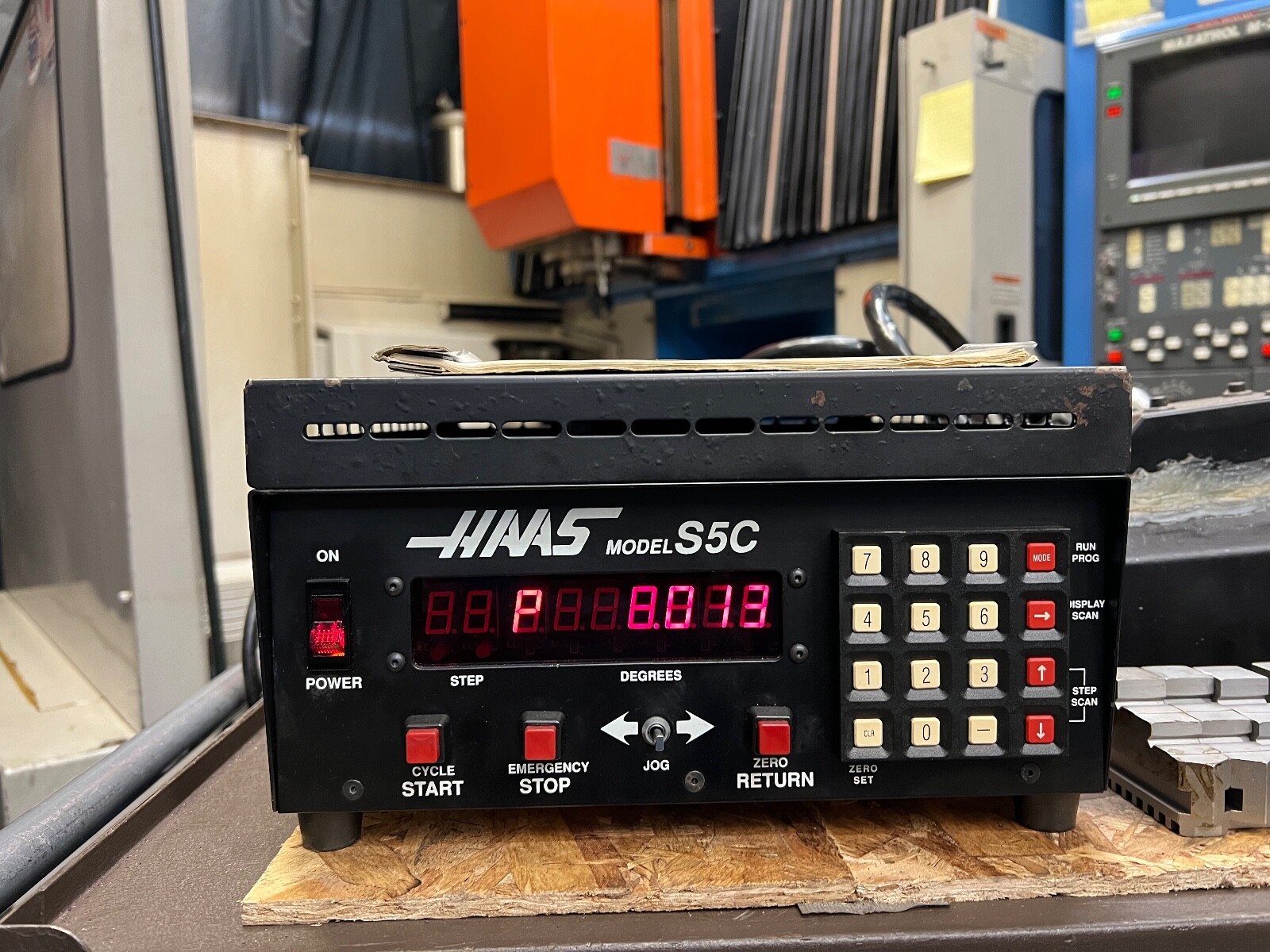 Mazak AJV-25/404 CNC Vertical Machining Center, 10,000 RPM Spindle – Under Power
