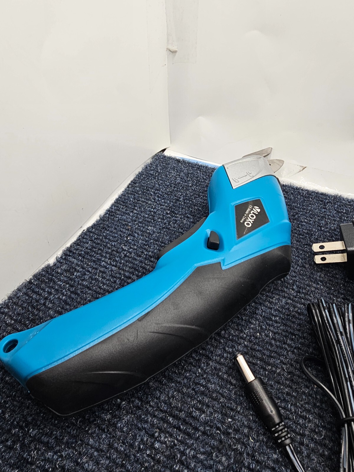 VLOXO CS4001: Multipurpose Cordless Electric Scissors 4V, 10000 RPM – Blue