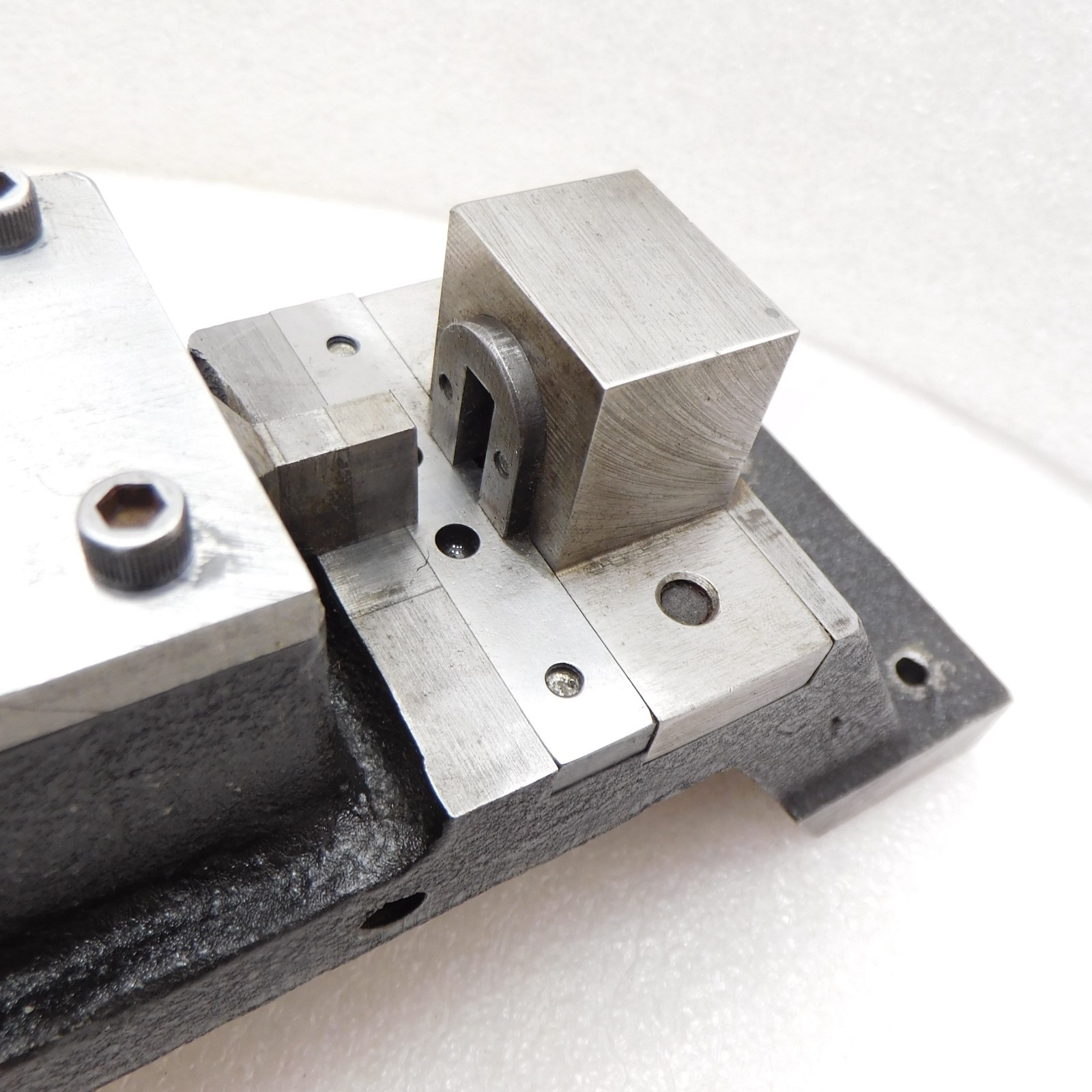Helmold steel cutting and creasing rule notcher shear metal working machine tool