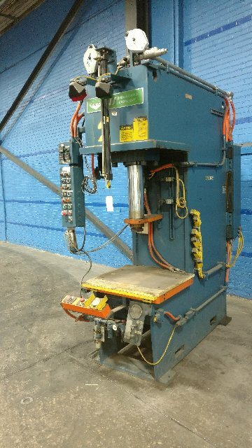 50 TON P & H HYDRAULIC PRESS 15″ STROKE 34″ DAYLIGHT 30″ X 27″ BED