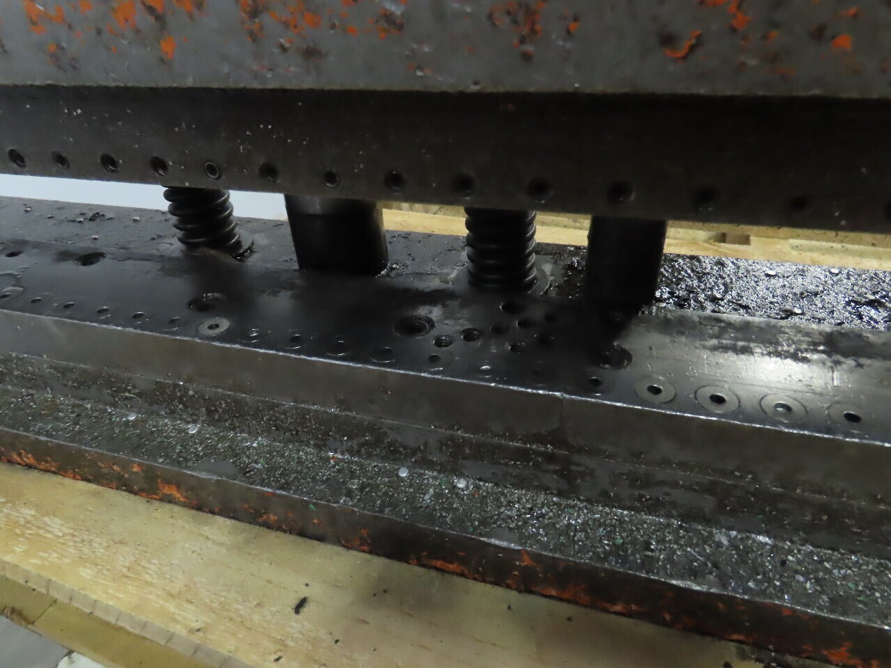 4 Post Punch Press Die Set/Shoe Rectangular 7-1/2″FB 102″W 4-3/4″ Throat 5″ Open