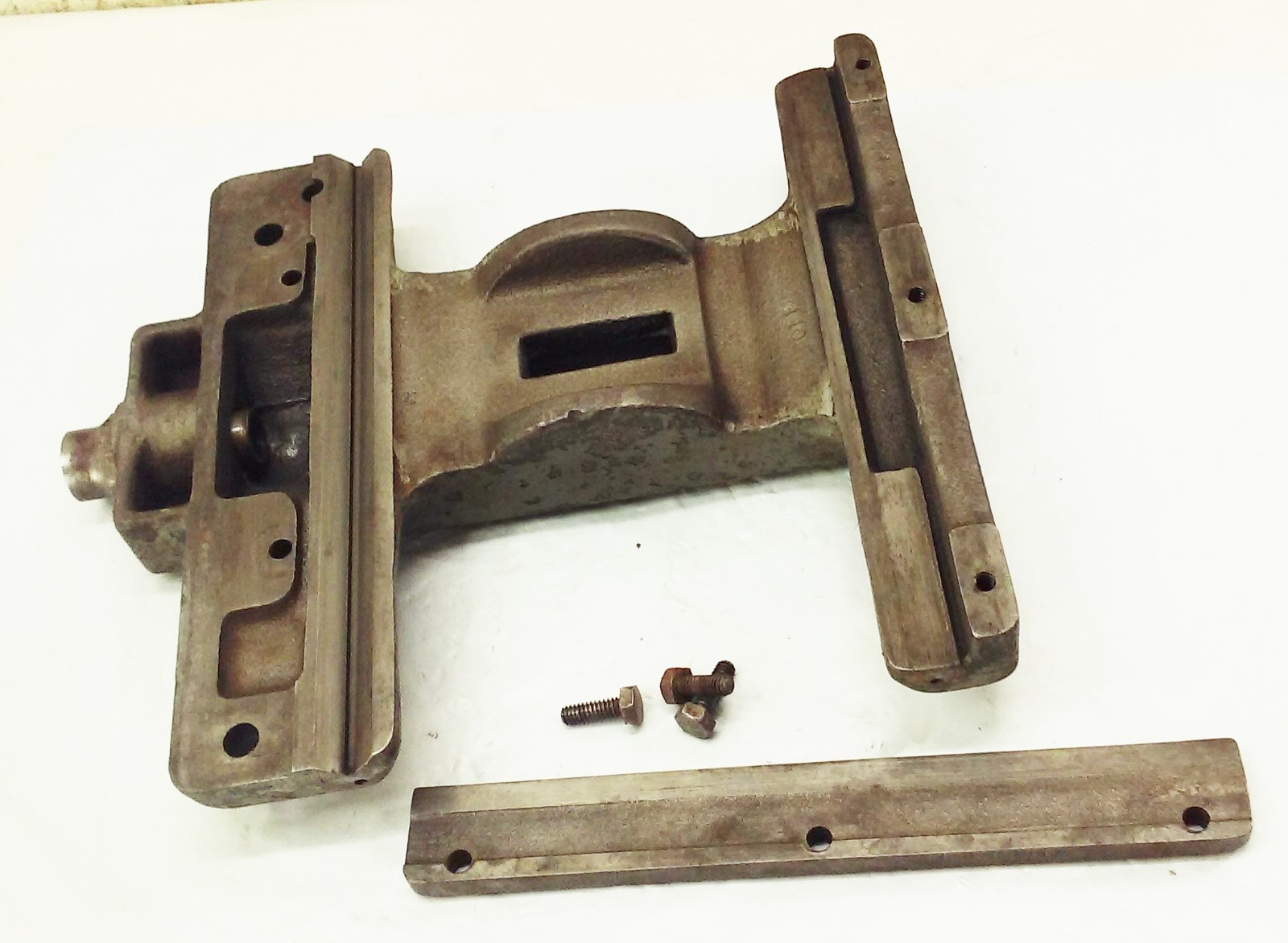 Logan Montgomery Ward 10″ Metal lathe carriage saddle casting w/ rear gib