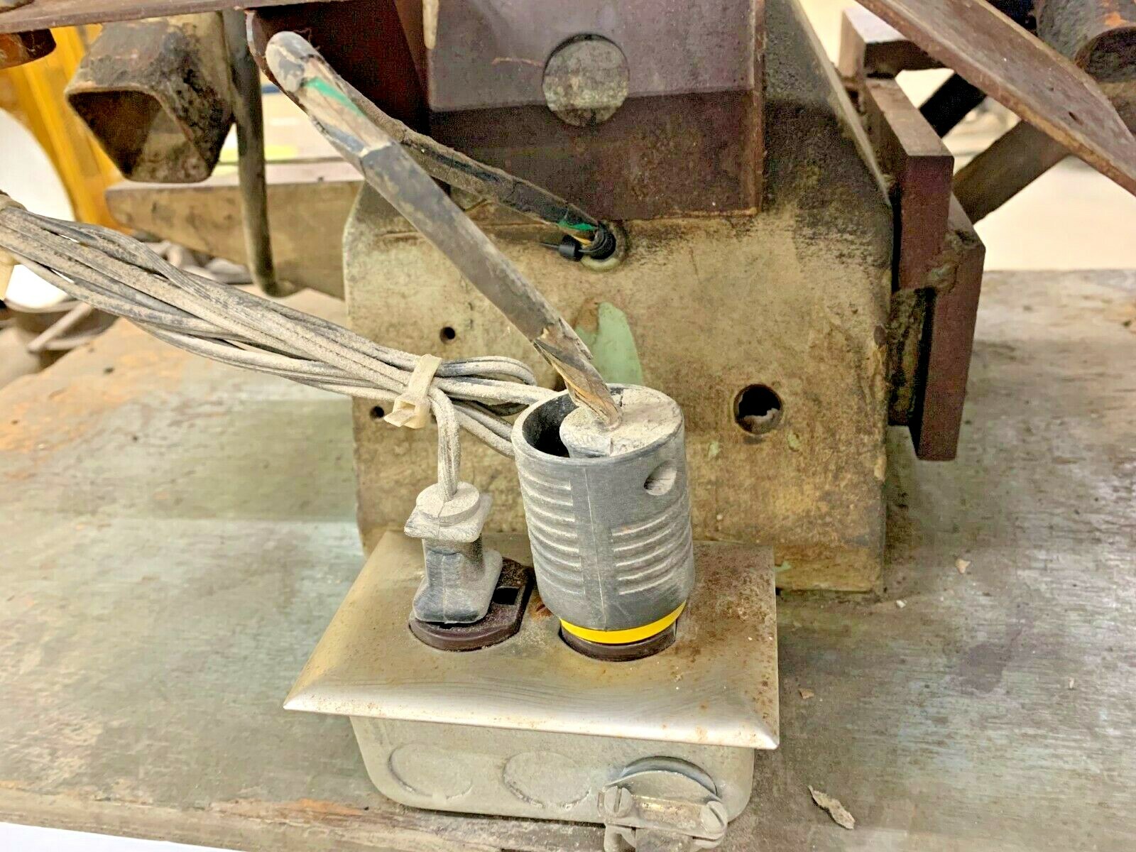 UNION TWIST DRILL, CRANK SHAFT POINT GRINDER, #1034, 1/4 HP, 3450 RPM, 115 VOLT