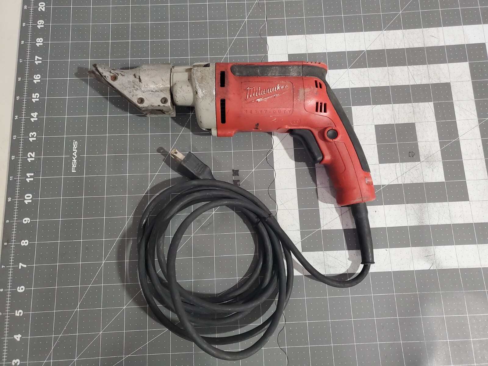 Milwaukee 6852-20 Corded Electric 18-Gauge Metal Shear