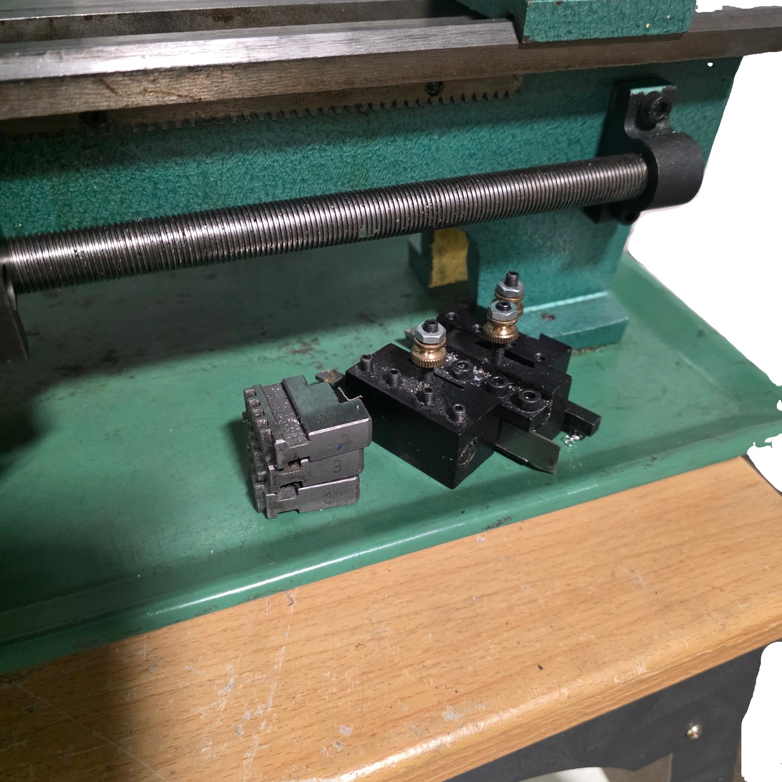 Grizzly G8688 7″ x 12″ Benchtop Mini Lathe 7″ Swing, 100-2500RPM, 120VAC 2.8A