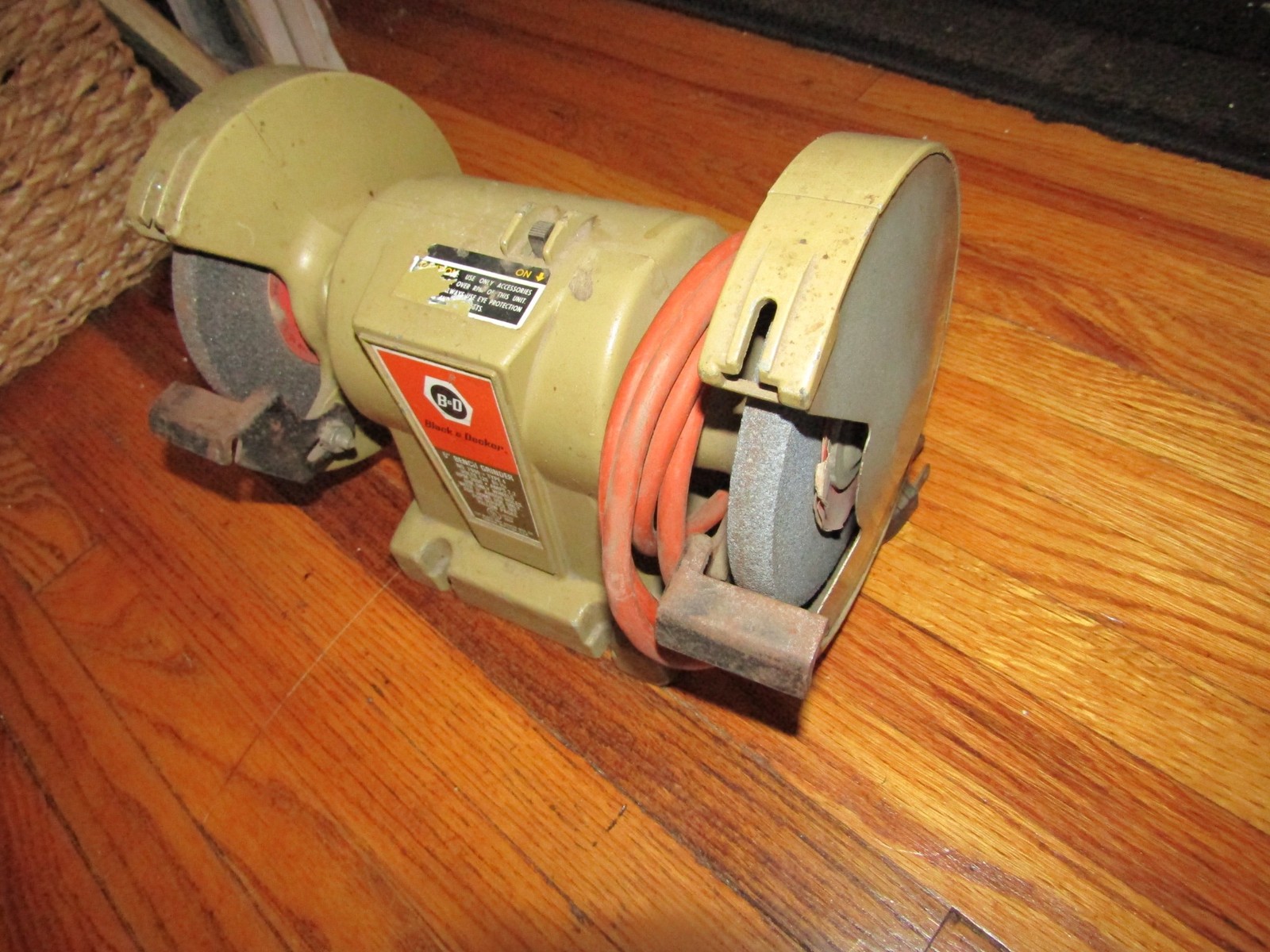 Vintage Black & Decker 5″ Bench Grinder Cat. No. 7900 TESTED