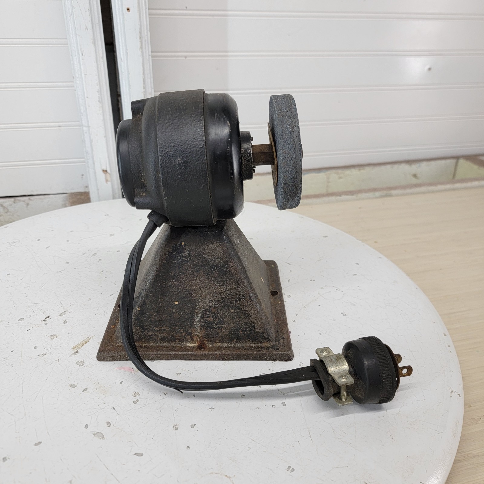 Vintage GE Bench Grinder Tool Sharpener 5KSP51EL551H Motor Works 115V USA