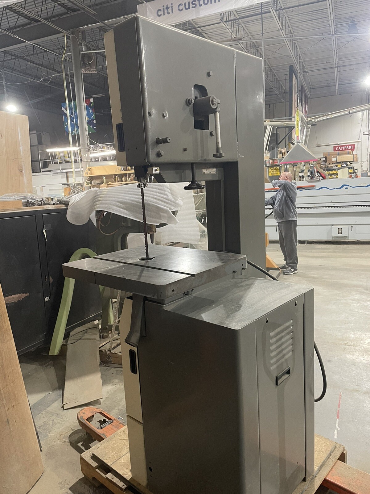 Delta Vertical Bandsaw, Model 28-3XO Very Good Condition 