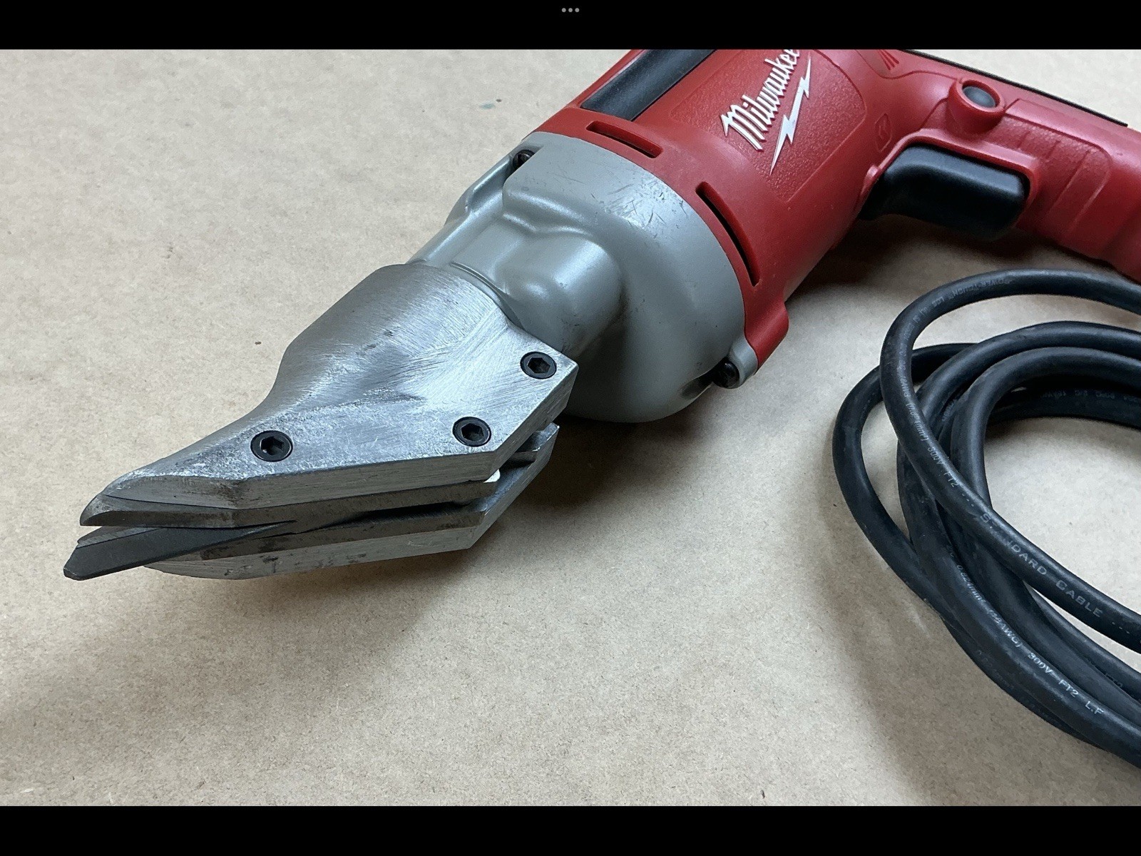 Milwaukee 6852-20 Corded Electric 6.8 Amp 18-Gauge Shear