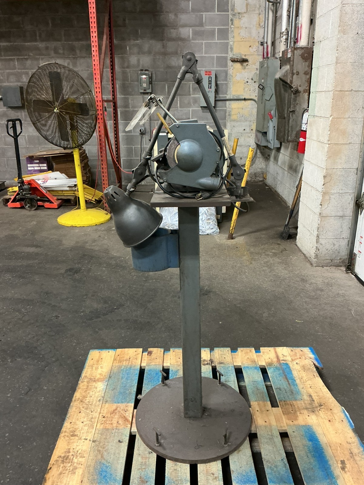 MO-6744, BALDOR 623E PEDESTAL GRINDER / BUFFER. 1/3 HP. 115 V. 1 PH. 3600 RPM.