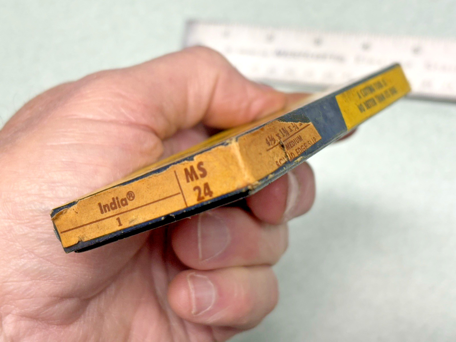 NORTON Medium India Round Edge Slip Stone FS24 Oil Sharpening Chisel Plane