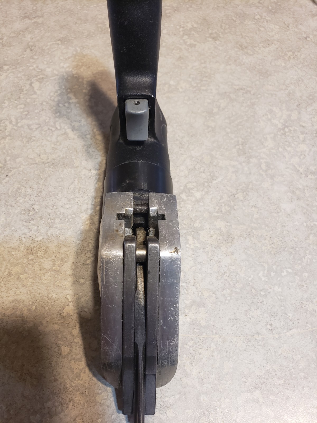 Hand held pneumatic sheet metal shears