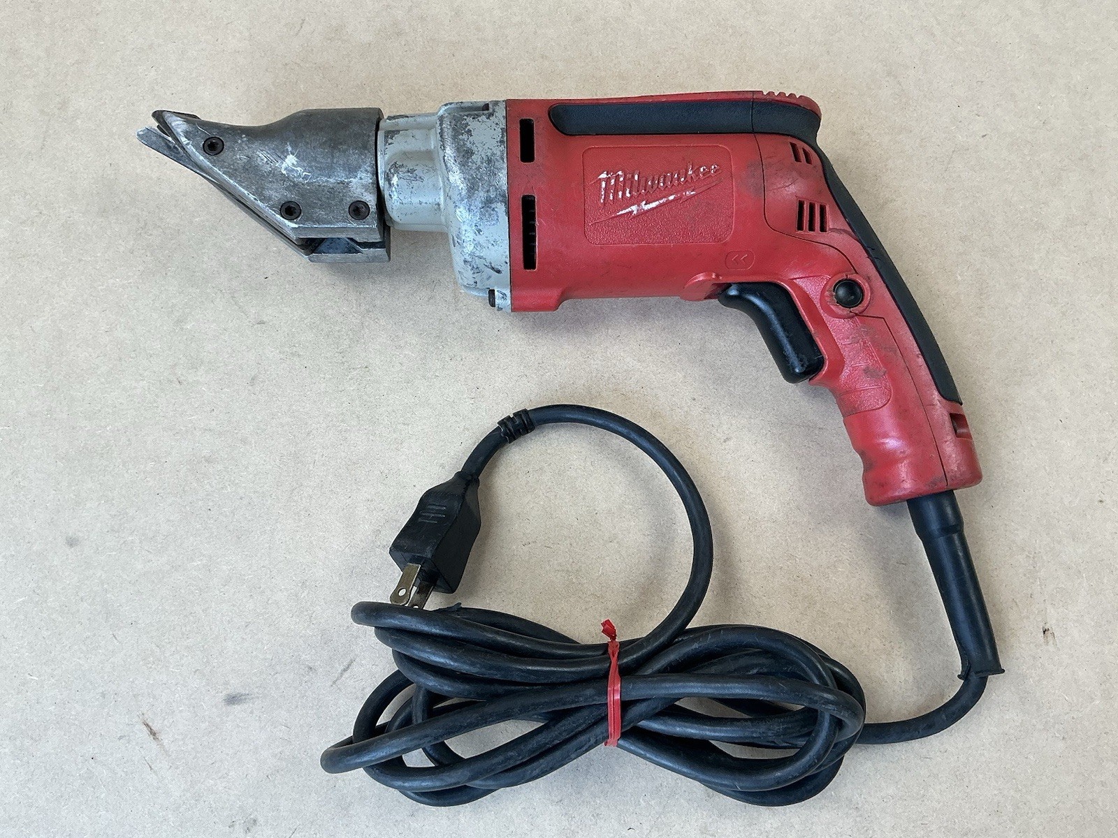 Milwaukee 6852-20 Corded 18-Gauge Sheet Metal Shear 6.8 Amp Motor