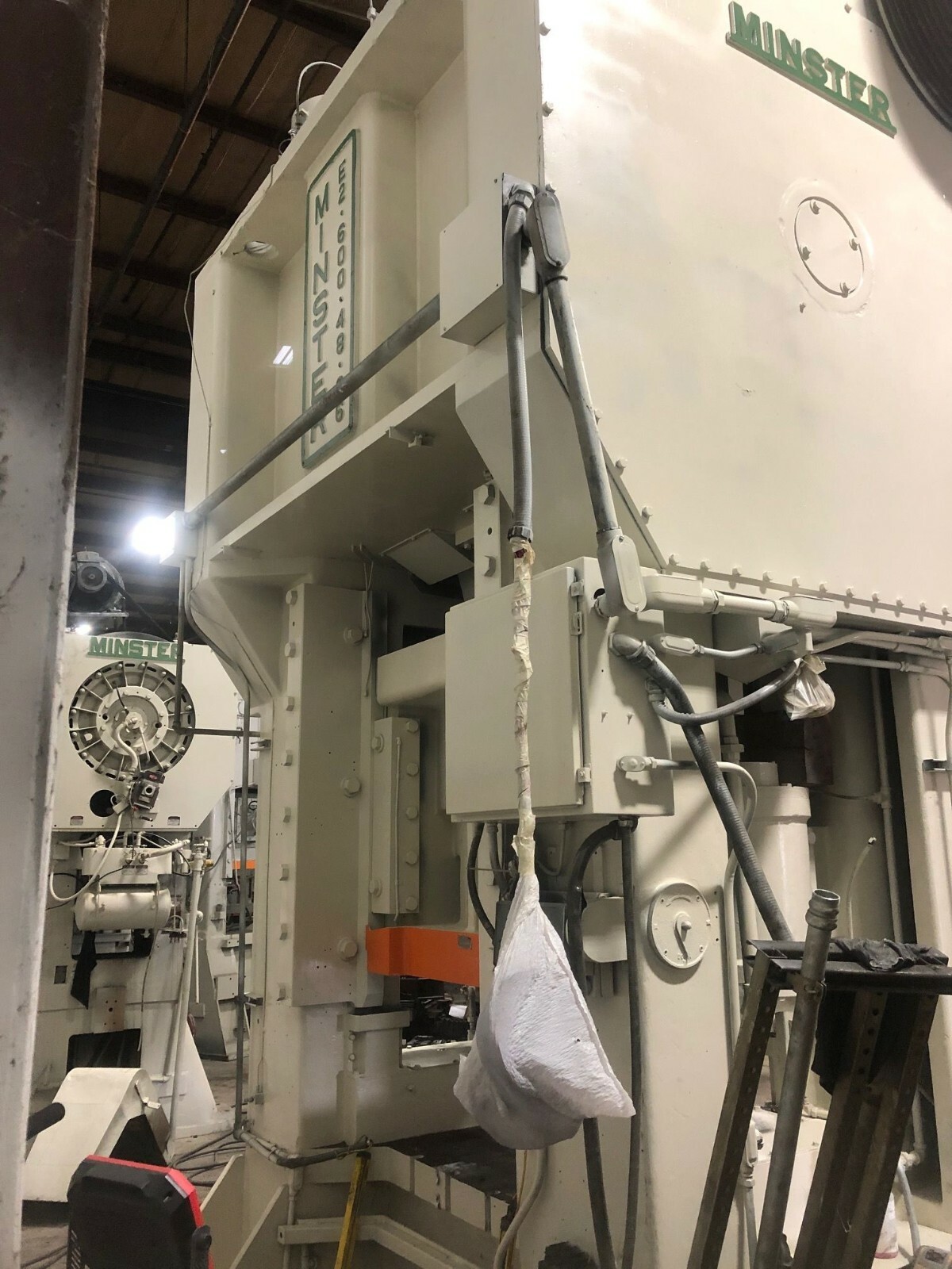 600 TON MINSTER SSDC E2-600 48-36 10″ STROKE 6″ POWERED RAM ADJUSTMENT 26″ SHUT