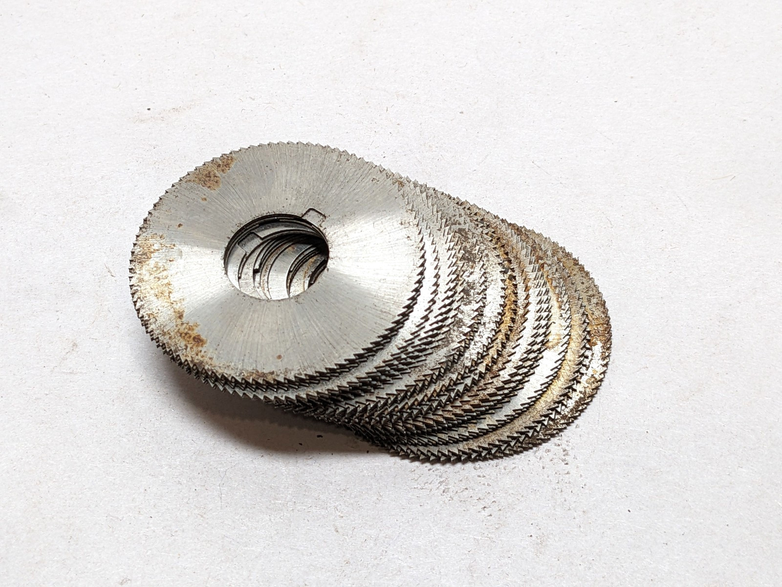 Lot of 35 HSS Slitting Slitting Saws Saw Blades 1-3/4″ Diameter w/ 5/8″ Arbor