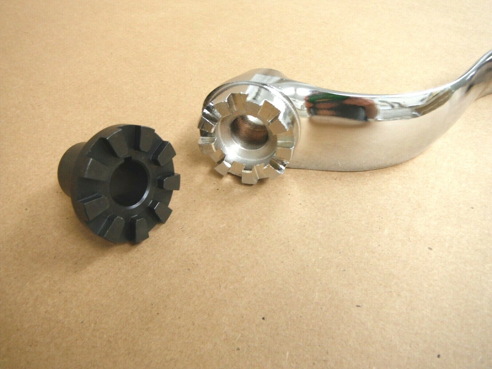 ELEVATING KNEE CRANK M1145 & GEARSHAFT CLUTCH INSERT M1230 Bridgeport mill NEW!