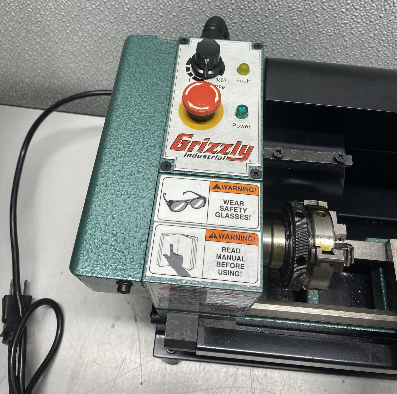 Grizzly 4″ x 6″ Variable-Speed Benchtop Metal Lathe G0745