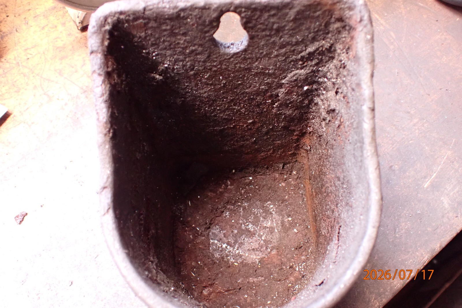 VINTAGE HEAVY DUTY CAST IRON QUENCH POT FOR LARGE BALDOR BENCH GRINDERS