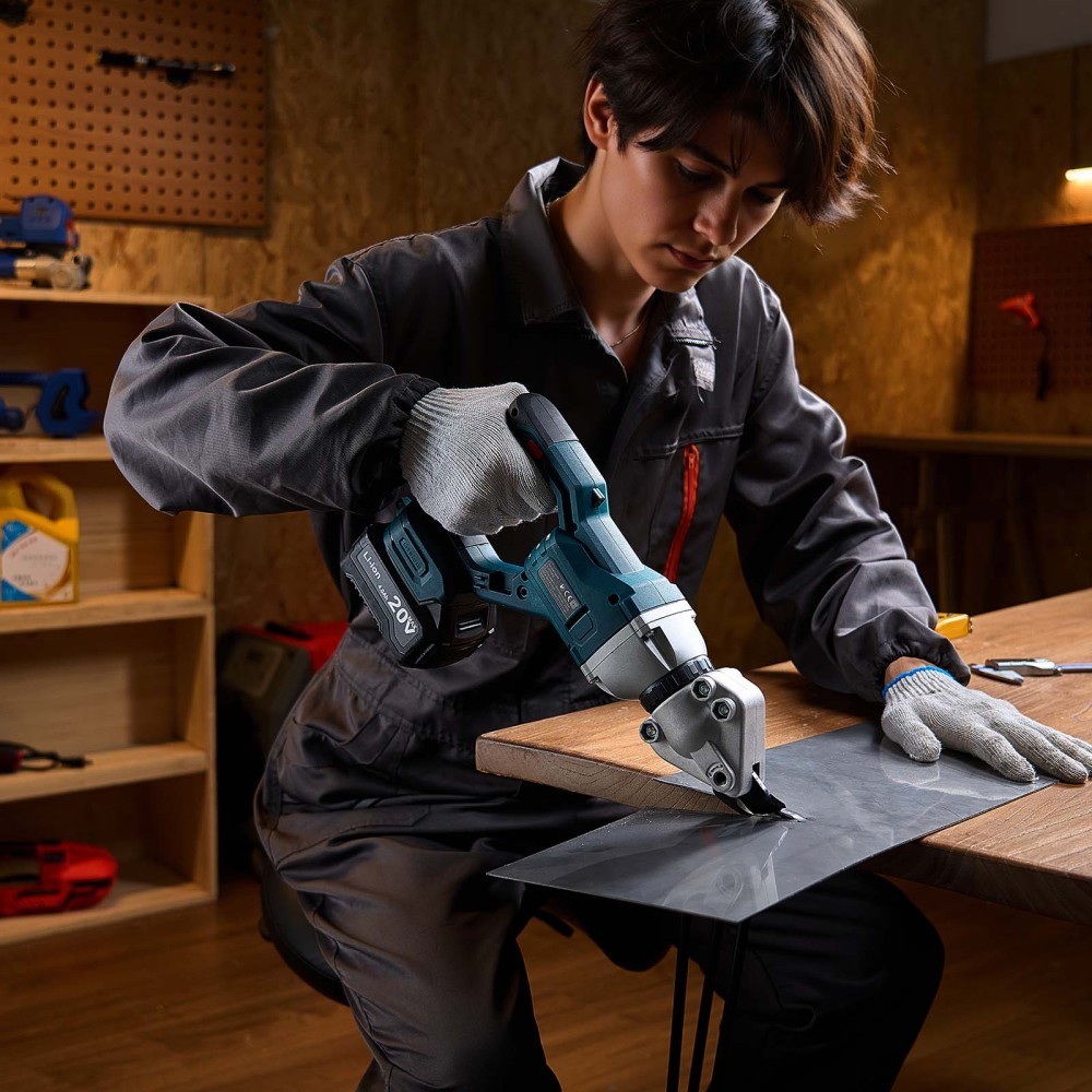 Cordless Metal Shear 20V 2800 SPM 360° Pivoting Head Cuts 18 GA Steel