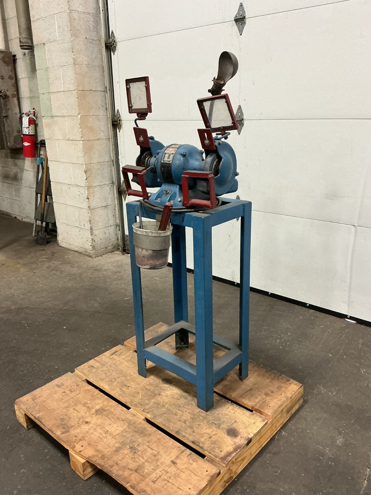 MO-6742, ATLAS GRINDER. 1/3 HP. 110 V. 1 PH. 3450/2850 RPM. 60/50 HZ. 4.6/5.6 A.