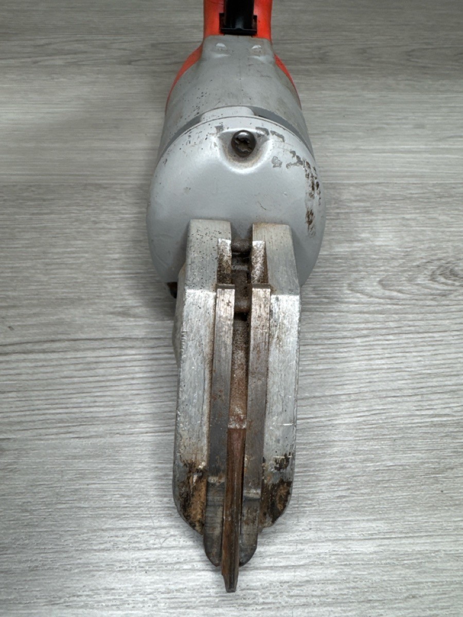 Milwaukee 6850 18 Gauge Corded Swivel Head Metal Shear (A1D031117)