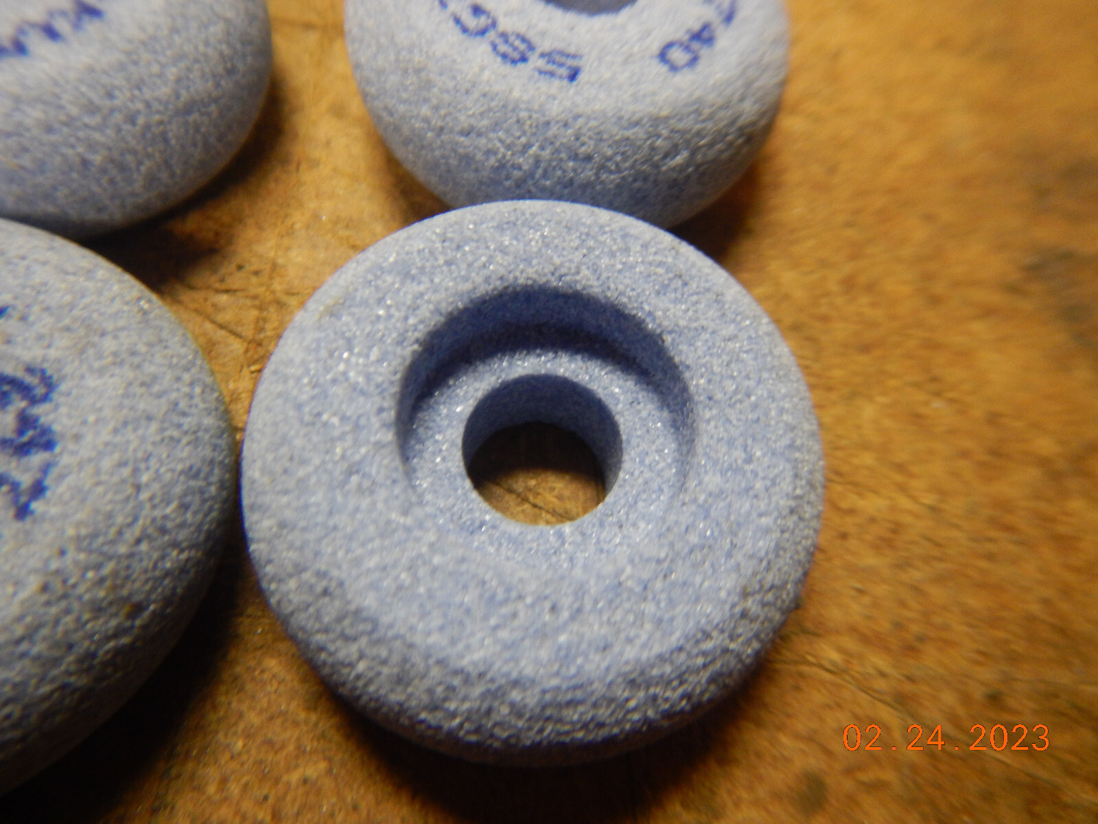 PILE OF NEW OLD STOCK SMALL BLUE NORTON GRINDING GRINDER WHEELS W/ RADIUS