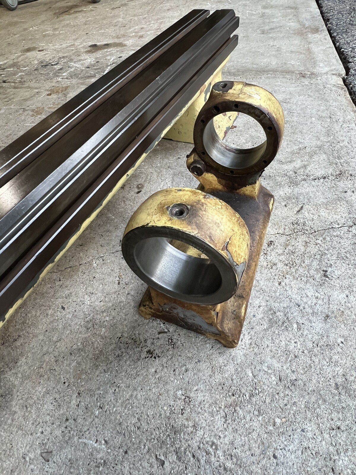 Habegger-Netor JH 102 Metal Lathe Bed And Headstock Casting