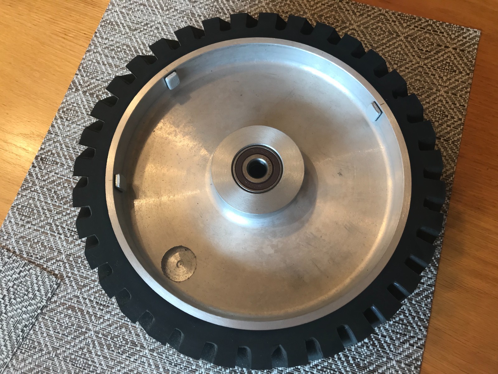 10″ Serrated Rubber Belt Grinder Contact Wheel, 1/2″ inch bore