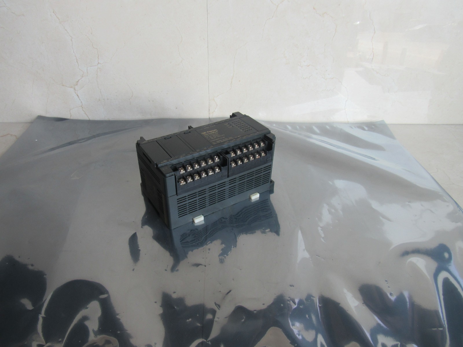 GE Fanuc Versa Max Micro Controller IC200UDR010-BA Lot # 4375 Listed by Mike