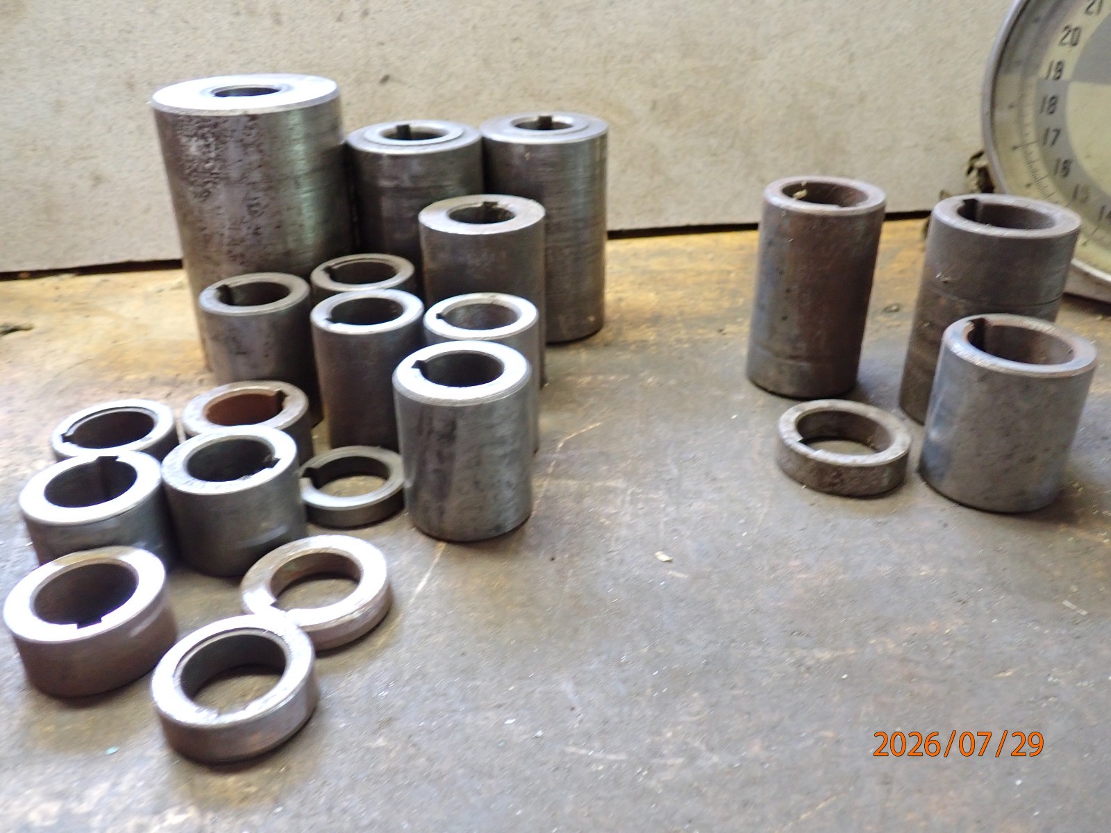 LOT 62: PILE OF HORIZONTAL MILLING MILL MACHINE SPINDLE SPACERS 1″ & 1-1/4″ DIA