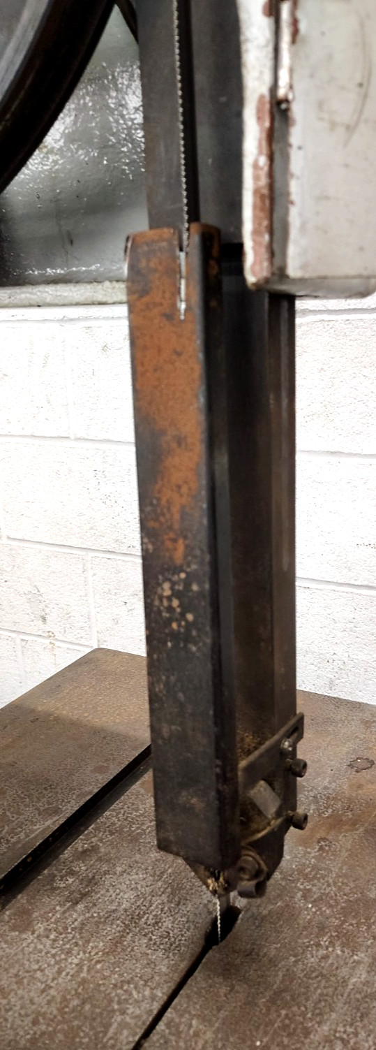 MSC INDUSTRIAL SUPPLY CO. VERTICAL BAND SAW 220V 3-15M/M CAP 3600 RPM 09514639