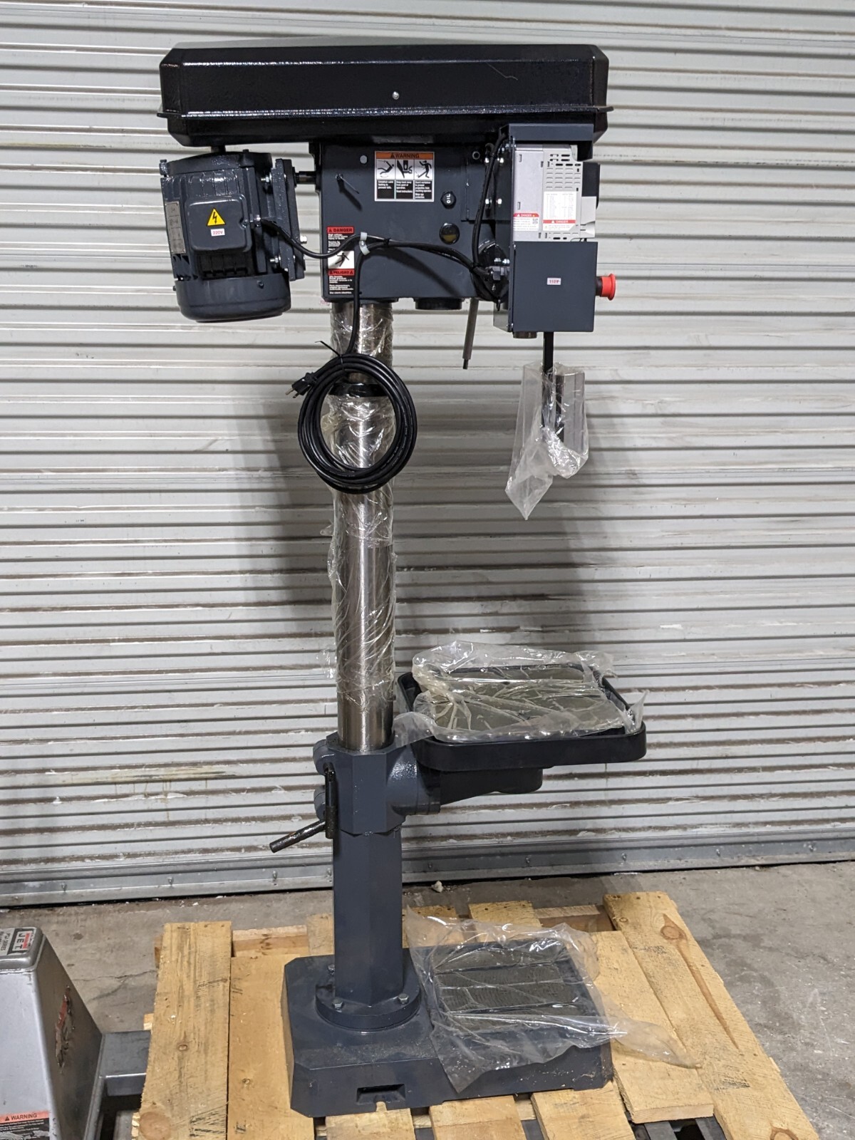Dake Floor Drill Press 18" Swing 3MT 68 – 1380 RPM 1.5 HP 110v 977701V Dama