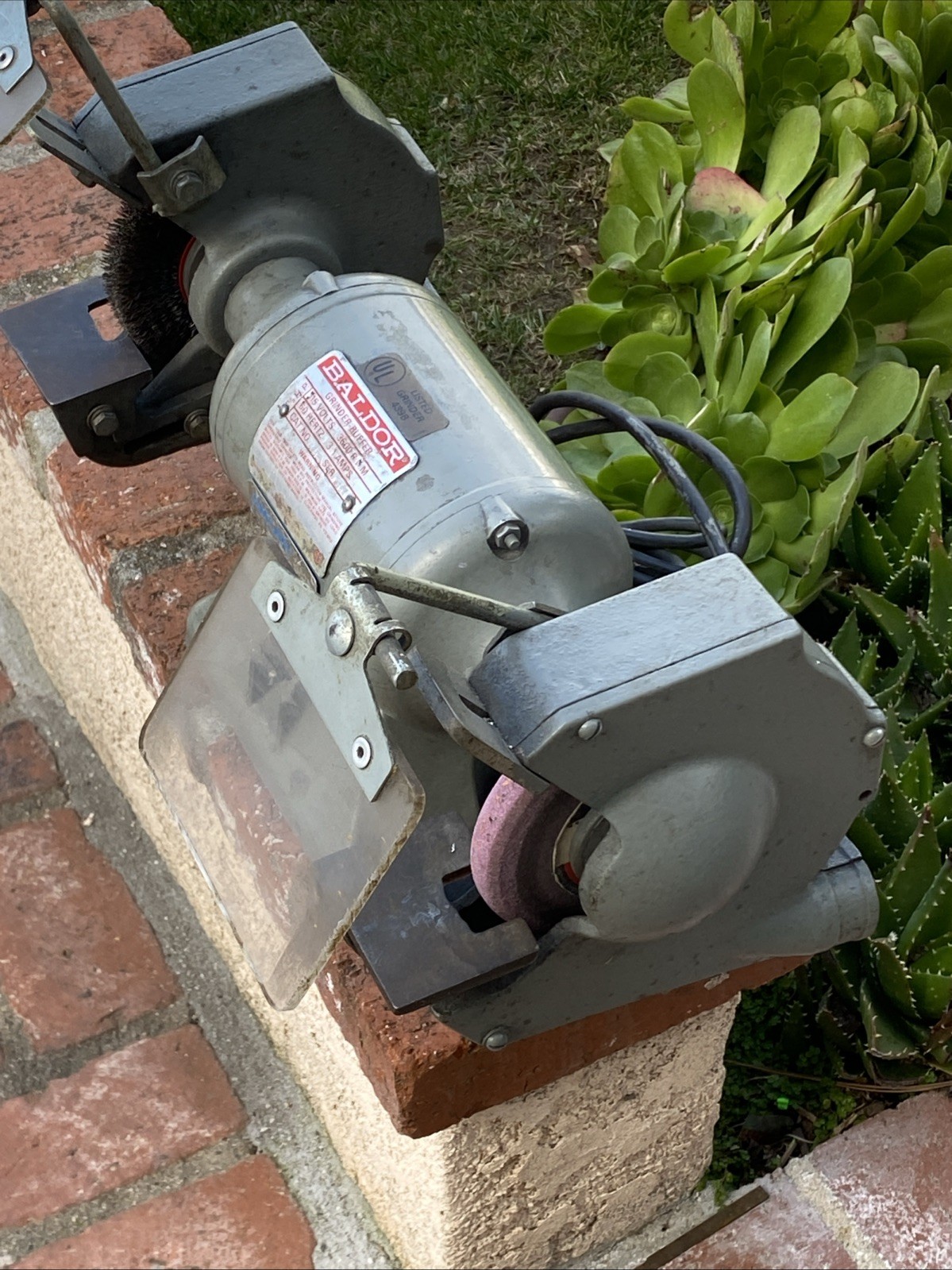 Baldor USA 623E 6″ 1/3 HP 3600 RPM 115V Industrial Bench Grinder Buffer