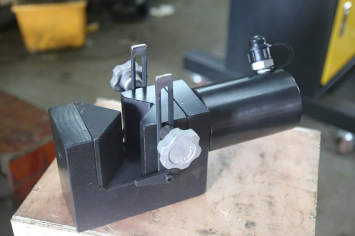 CAC-656 Electric Hydraulic Angle Steel 90° Bending Machine Angle Iron 90° Bender