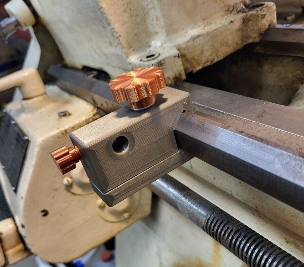 Clausing 100 MK3 12 in. lathe carriage Dial Indicator Holder!(3d Print)