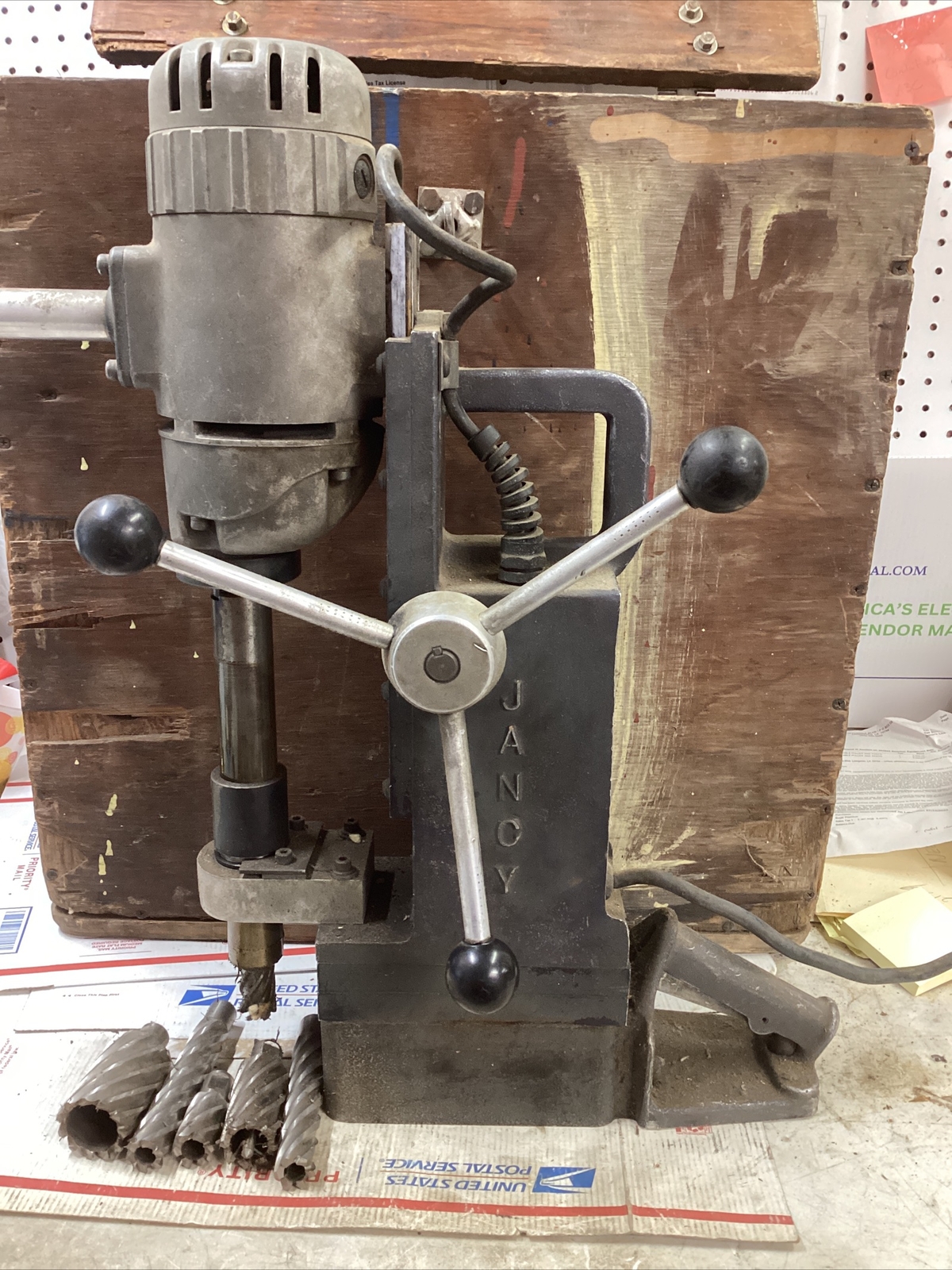 Jancy Slugger JM2000 Magnet Mount Drill Magnetic W/ Bits & Case 115V ED4U 4004