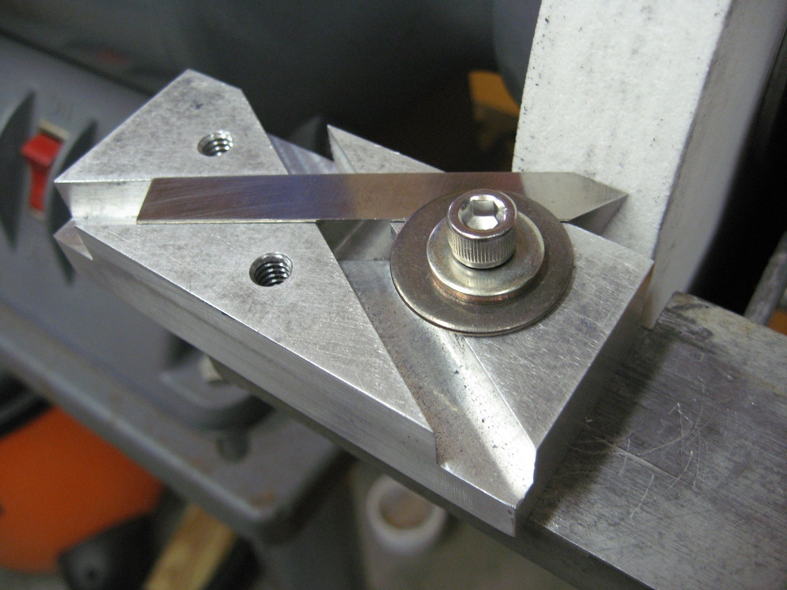 Lathe Tool Bit Grinding Jig, 60 Degree Grinding Jig for 3/8″ Thread Cutting Bits