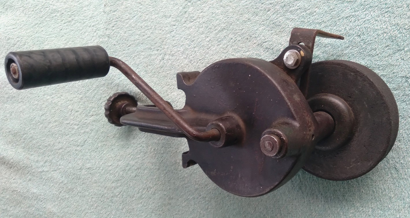 VINTAGE HAND CRANK BENCH GRINDER/SHARPENER H77 H72 BENCH TOP MOUNT WORKS GREAT
