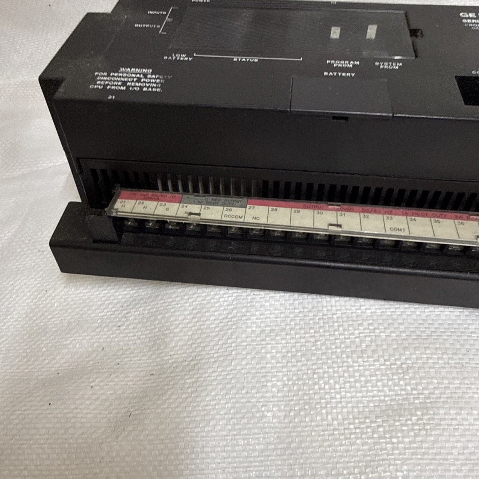 GE FANUC IC692CPU211D SERIES 90-20 PROGRAMMABLE CONTROLLER new no box