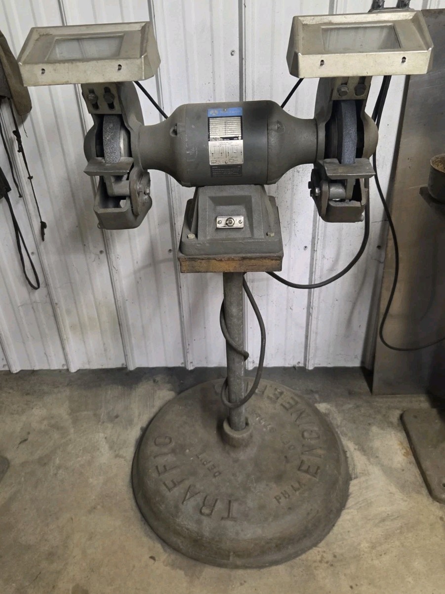 Rockwell 23-136 Pedestal Grinder Baldor 1HP Phila Traffic Base